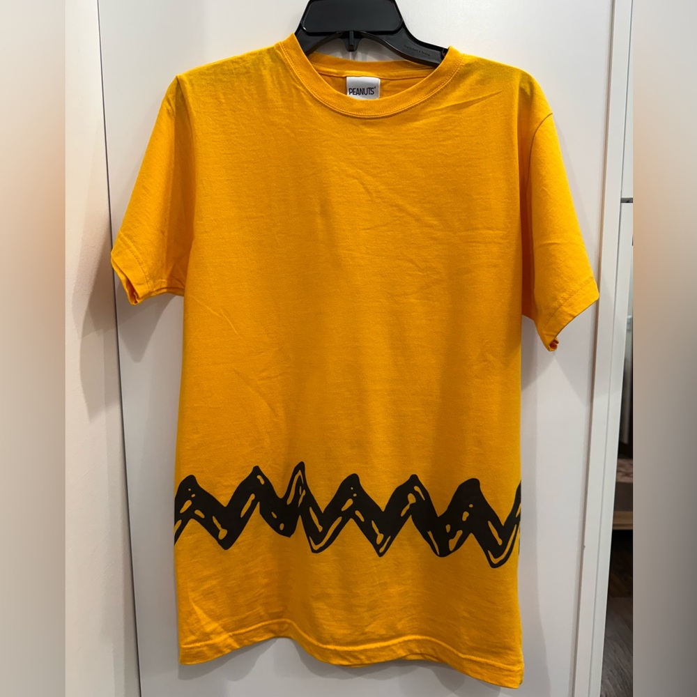 Charlie Brown Peanuts Yellow Graphic Unisex Short Sleeve NWOT